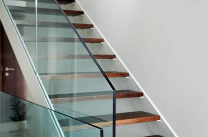 Benefits of Glass Balustrades for Staircases